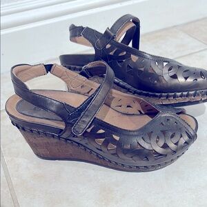 Earth Aquarius bronze cork wedges